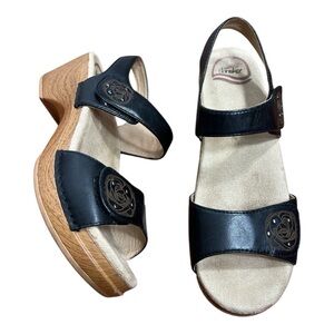 Dansko Sonnet Sz 39 Leather Sandal Wood Block Platform Black